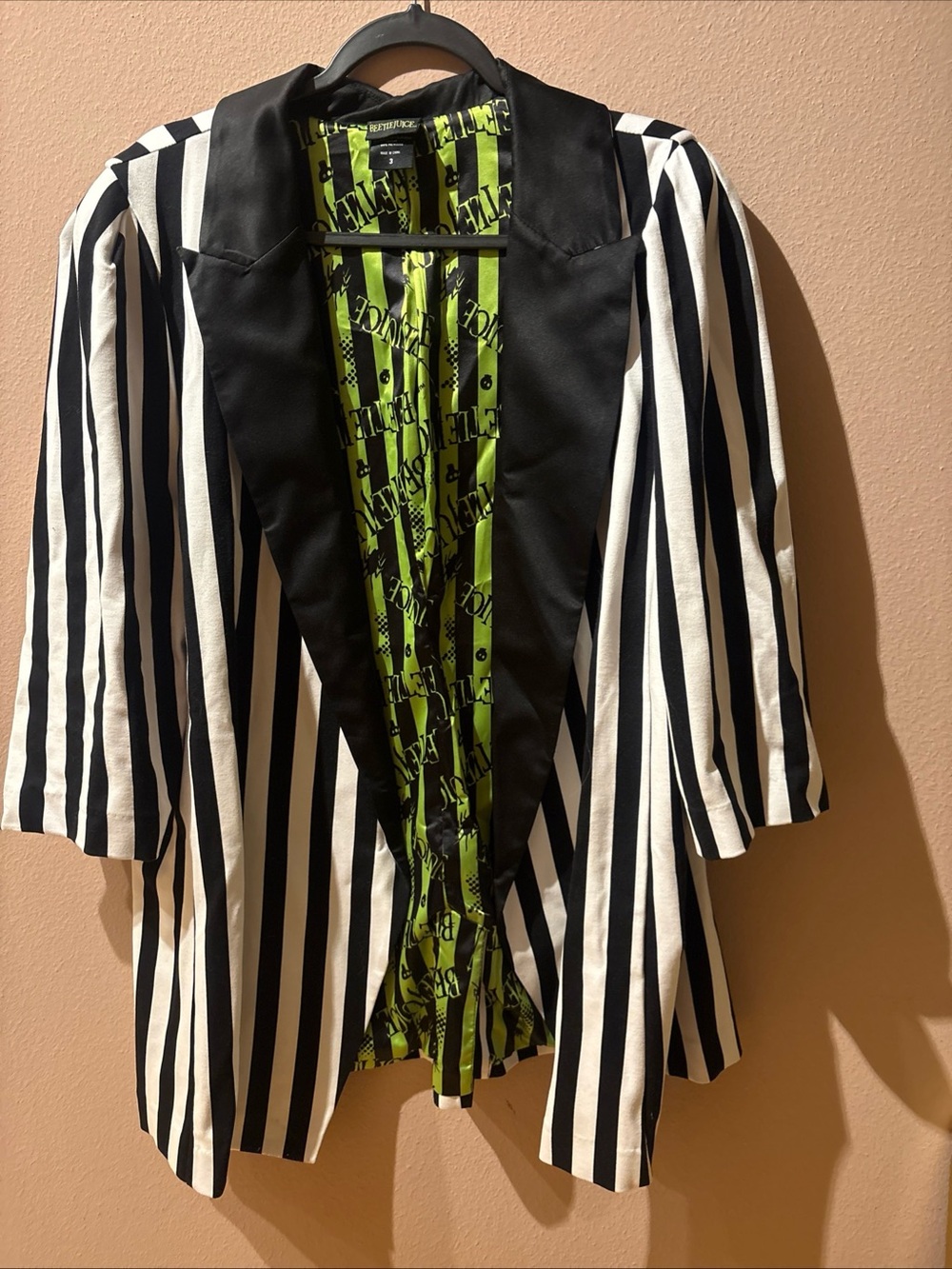 Torrid BEETLEJUICE Black & White Striped BLAZER Sz 3 Halloween 3X Costume Coat
